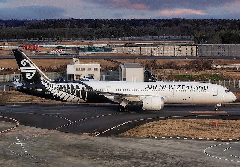An Air New Zealand Boeing 787-9 on a taxiway.